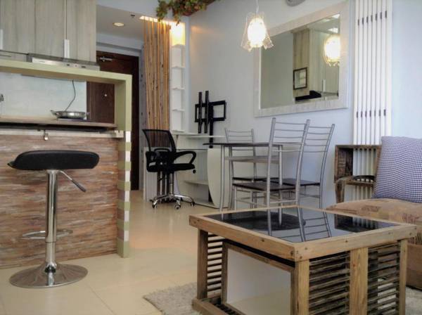 Workspace - Modern Japanese-Inspired Cozy Retreat near BGC