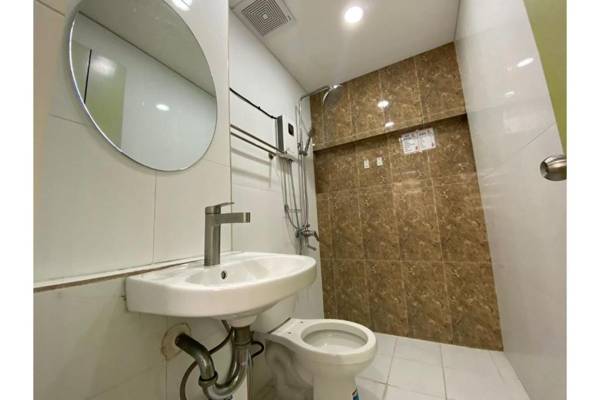 OYO 896 Silverio Suites