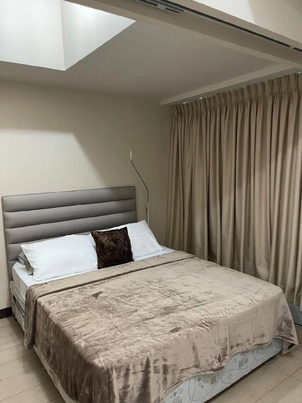 BGC condo Uptown Parksuites w/ FREE parking