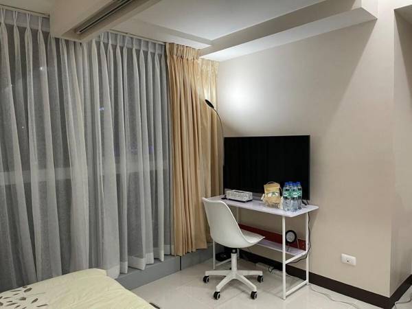 Workspace - BGC condo Uptown Parksuites w/ FREE parking