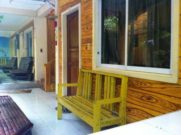 RedDoorz @ La Oviedo Villas Boracay