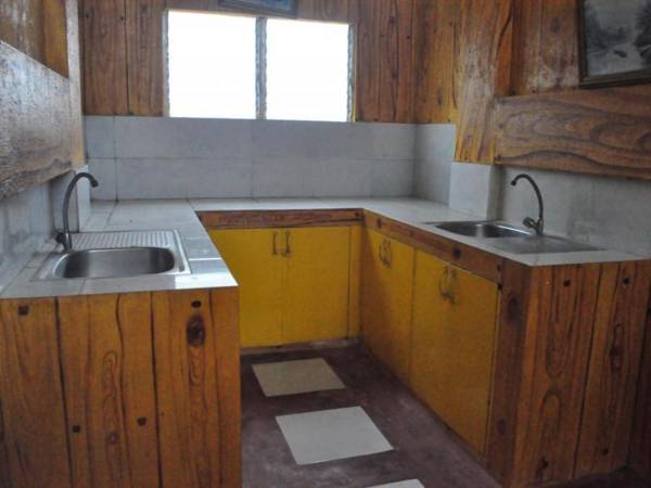 RedDoorz @ La Oviedo Villas Boracay