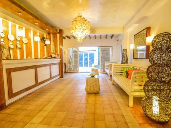 White House Beach Resort