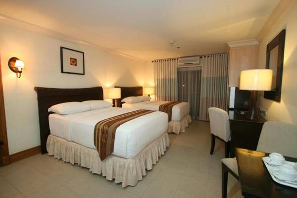 Crown Regency Suites Mactan