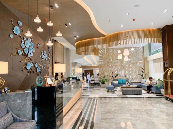 J7 Plaza Hotel