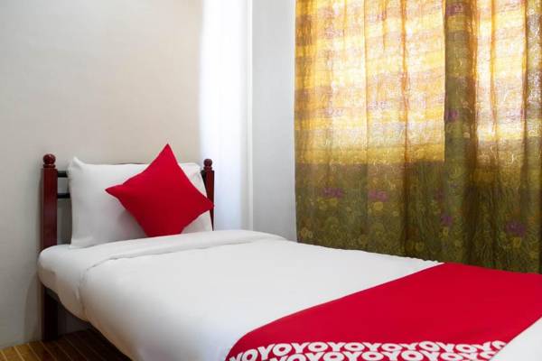 OYO 163 Goldentown Hotel And Residences