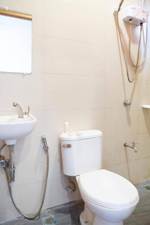 Vaccinated Staff - OYO 153 Espacio de Clarita Hometel