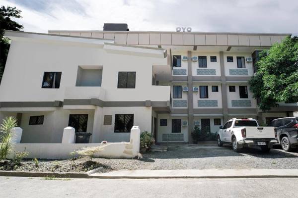 Vaccinated Staff - OYO 604 Chateau Cinco Dormitel