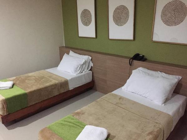 RedDoorz Plus @ ABC Landmark Hotel