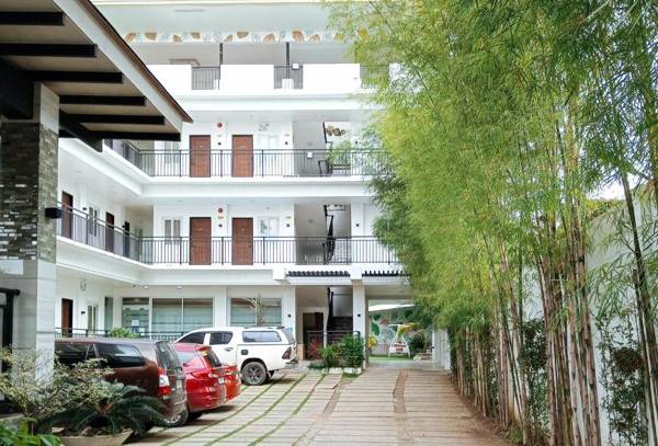 RedDoorz Plus Park-Lay Suites Kidapawan City