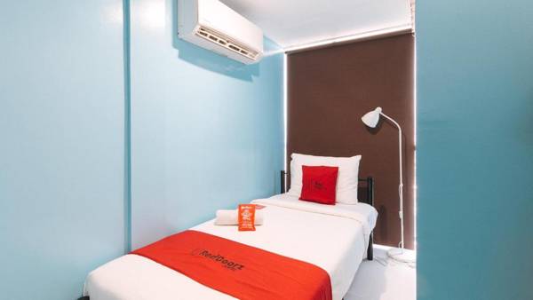 RedDoorz Plus Park-Lay Suites Kidapawan City