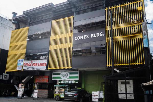 Vaccinated Staff - OYO 711 Goff's Place