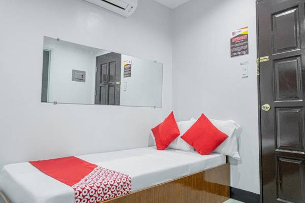 Vaccinated Staff - OYO 711 Goff's Place