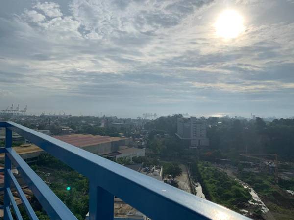 Central 2- Bedroom unit in The Loop Condo.