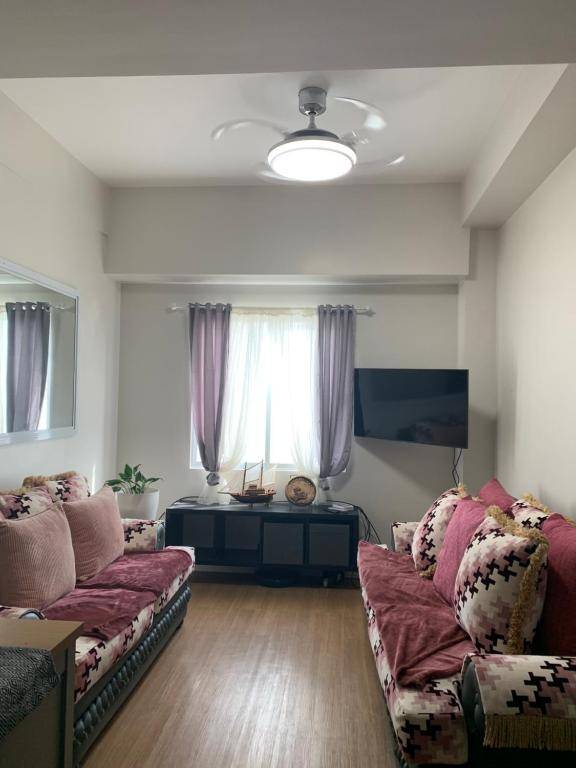 Central 2- Bedroom unit in The Loop Condo.