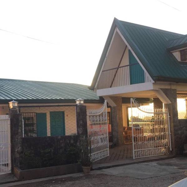 Vaccinated Staff - OYO 742 Blythe888 De Jardin Transient House