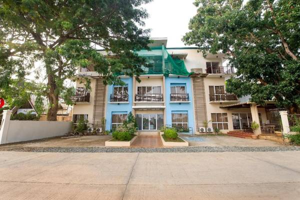 OYO 402 Royale Parc Hotel Vaccinated Staff