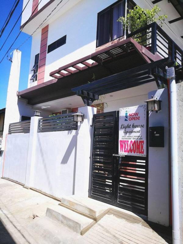 Lighthouse Apartment and Guest Inn