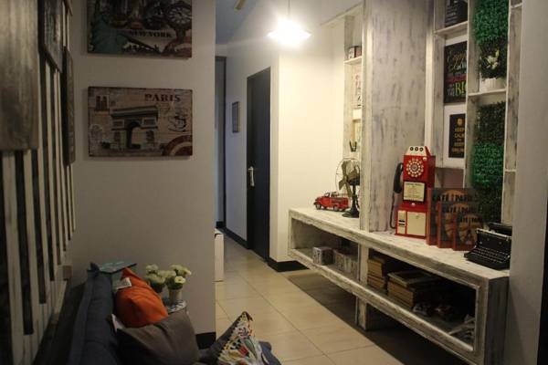 Food District Hostel Cebu Central