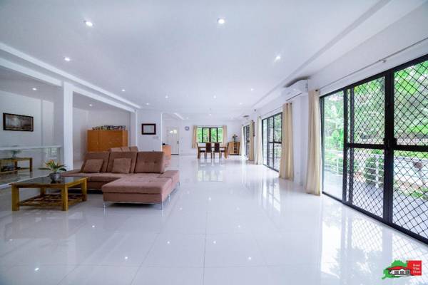 Bohol White House Bed & Breakfast