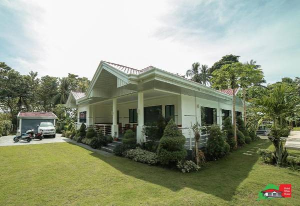 Bohol White House Bed & Breakfast