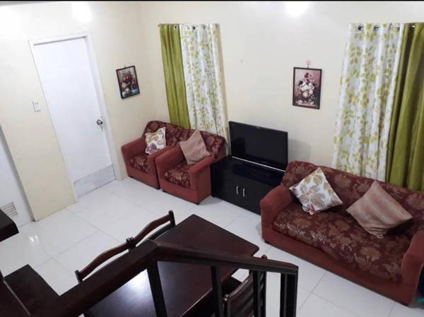 Hillview Apt w/ Pool Access - Free Wifi Cable TV