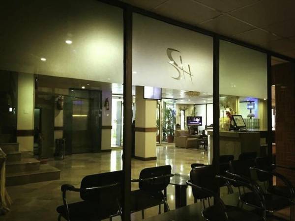 Hotel Pak Continental Hotel