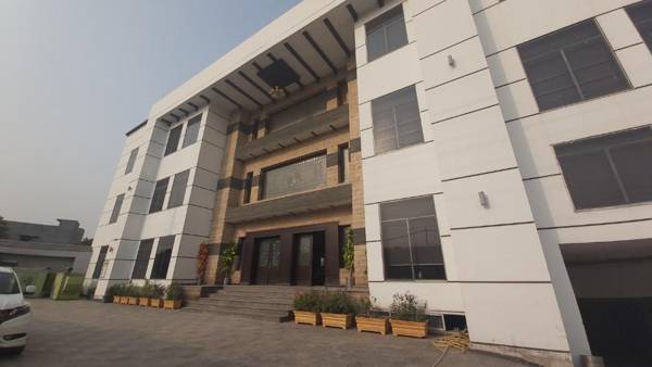 Royaute Luxury Hotel Sialkot