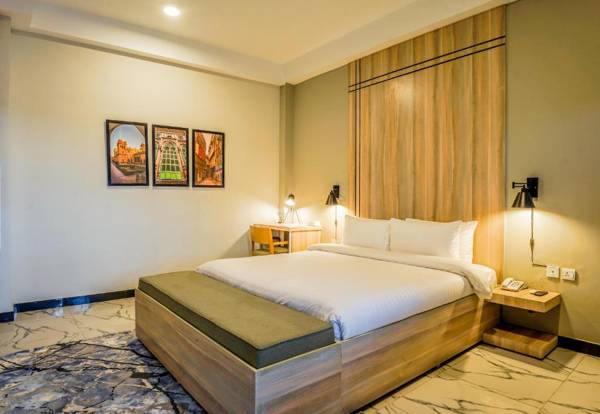 Roomy Crossroads Peshawar