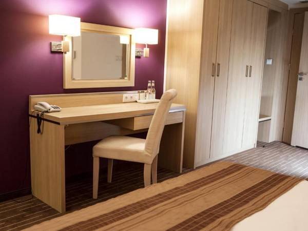 Grape Town - Hotel SPA Sport Bowling Squash Restaurant