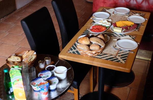 Academus - Cafe/Pub & Guest House