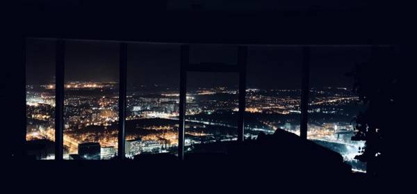 Apartamenty Sky Tower z Wanna Przy Oknie