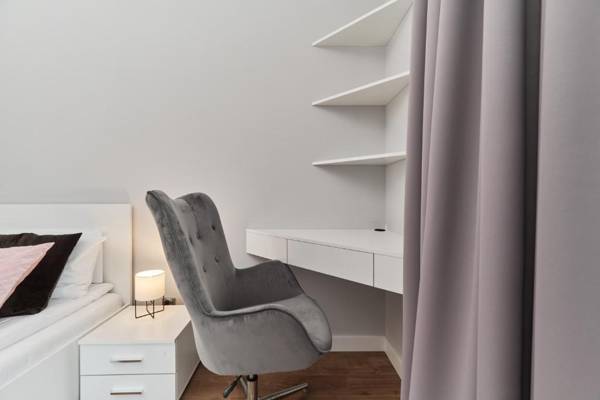 Workspace - Futuria Apartment Wroclaw by Renters