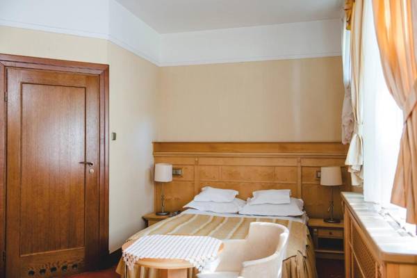 Pałac Czarny Las (50 km od Katowic)