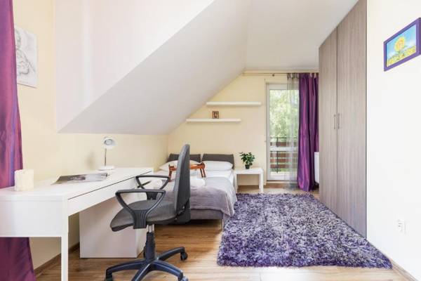 Workspace - Three-Bedroom House Czarnochowice by Renters