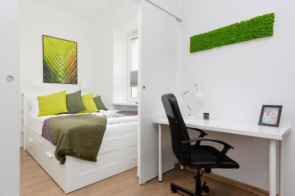 Workspace - Apartment Długosza Warsaw Wola by Renters