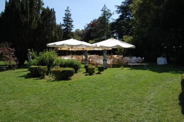 Pensjonat - Restauracja Żółty Domek