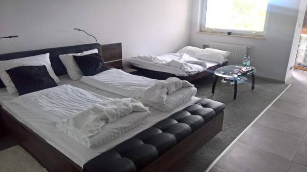 Top Oder Apartments- private parking