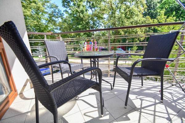 Apartamenty na Wyspie - Villa Mistral - Apartamenty z sypialnią i parkingiem