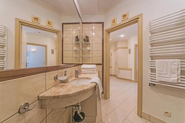 House Managers - Złota Gracja