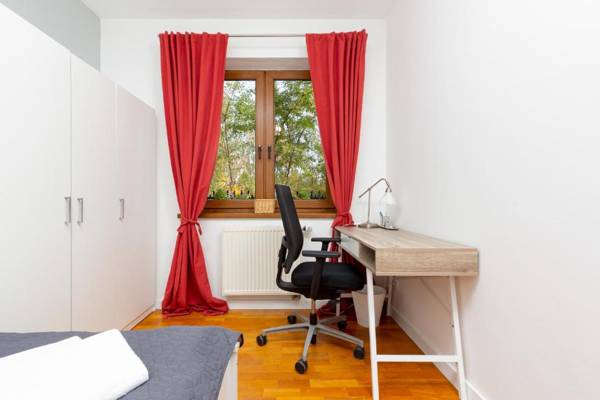 Workspace - Holiday House Warsaw Michałowice by Renters