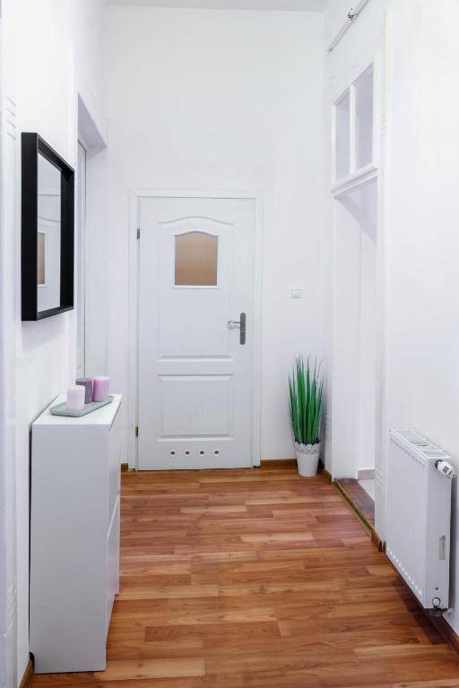 FriendHouse Apartments