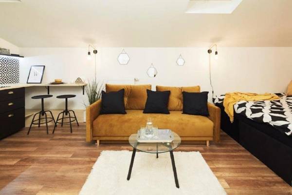 Yellow studio apartment even4 4people