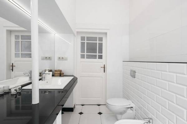 Spacious apartament with the view to Small Market