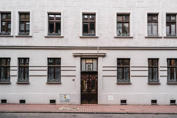 Queen Studio by Loft Affair