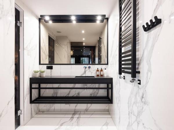 Art Penthouse with Jacuzzi - Krakow Center