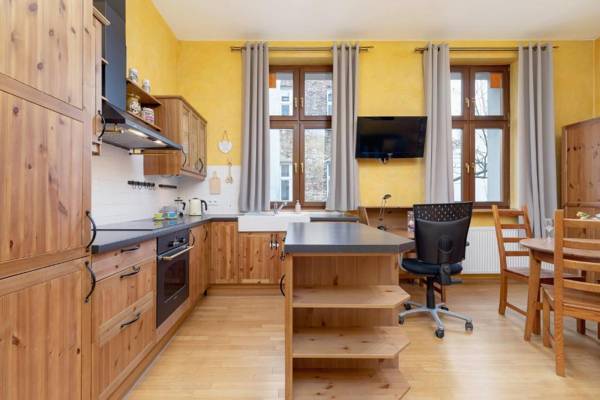 Workspace - Apartments Cracow Kremerowska by Renters
