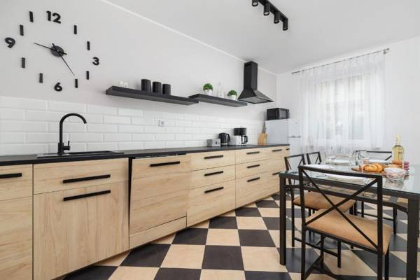 Pleasant Apartment with Terrace Cracow by Renters