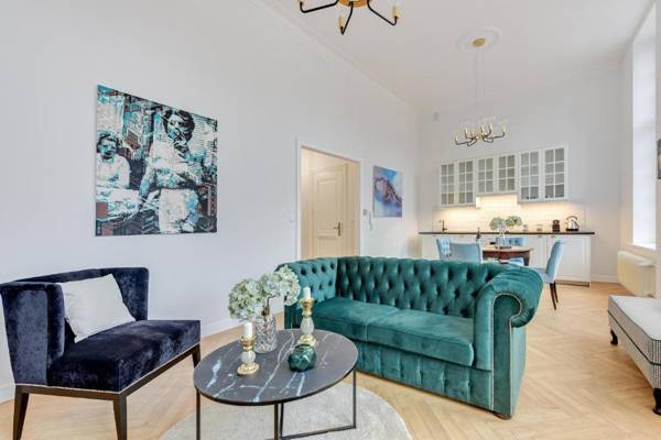 Navy Group - Old Town Apartments