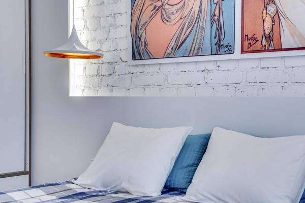 Blue Mandarin Solidarity Square